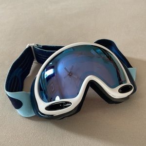 Oakley Ski Goggles (lightly scratched)